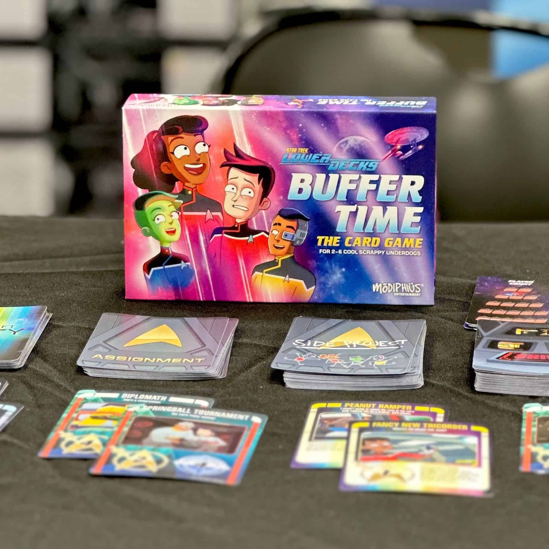 Modiphius Star Trek: Lower Decks Buffer Time | Gioco Di Carte Cooperativo Push-Your-Luck | 2-6 Giocatori | Età 14+